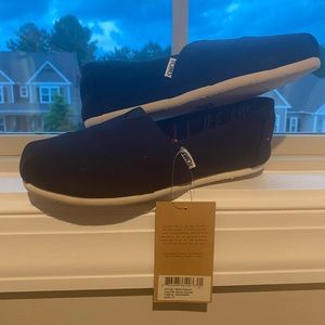Brand New w/tag! Toms Classic Canvas Flat Shoes!
